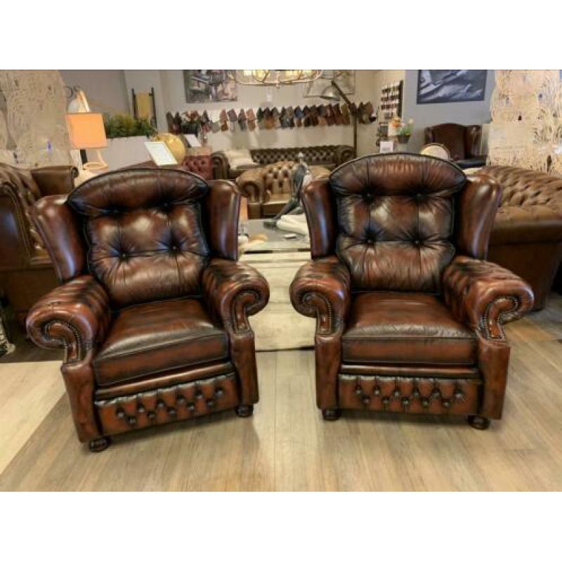 2 x Engelse Springvale chesterfield fauteuils Suzanne Rust