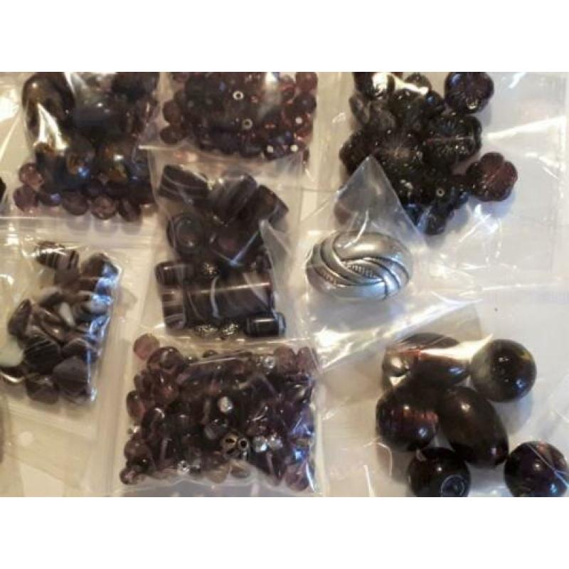 112 - pakket/ partij kralen (paars/aubergine)