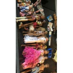 8 poppen Barbie Ken
