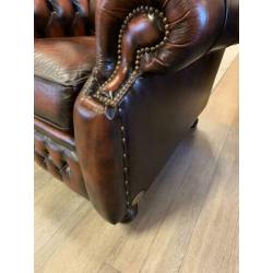 2 x Engelse Springvale chesterfield fauteuils Suzanne Rust