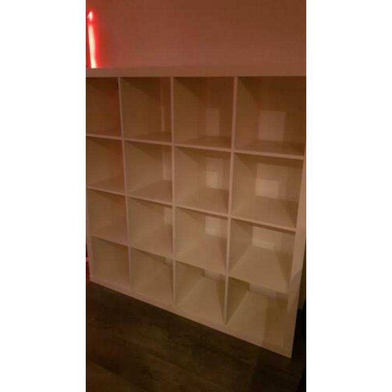 Witte hoogglans Expedit (nu Kallax) vakken kast