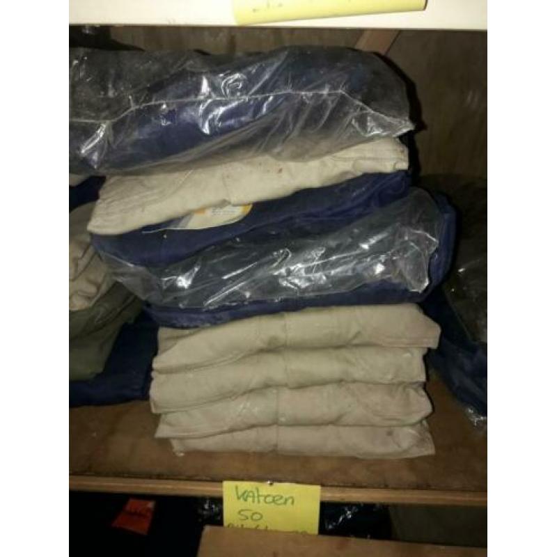 Overall's diverse maten en diverse stoffen