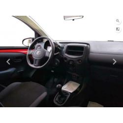Toyota Aygo 1.0 VVT-i x / *5-DEURS* / AIRBAGS / ABS / LED