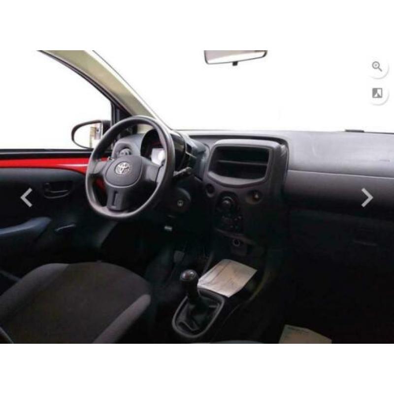 Toyota Aygo 1.0 VVT-i x / *5-DEURS* / AIRBAGS / ABS / LED