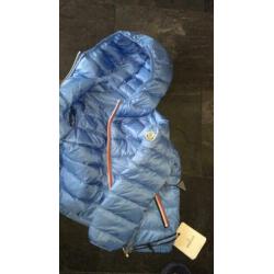 Nieuw moncler tussenjas maat 110 5Y lichtblauw