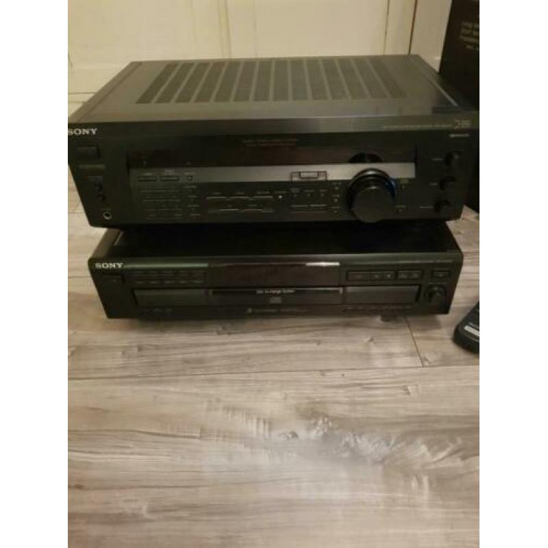 Sony versterker , en cd wisselaar en jamo speakers