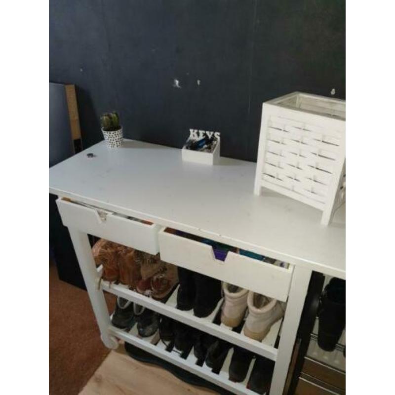 Witte sidetable