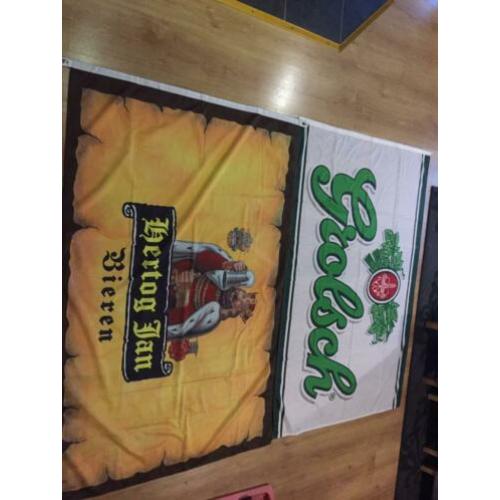 Hertog jan en Grolsch vlaggen