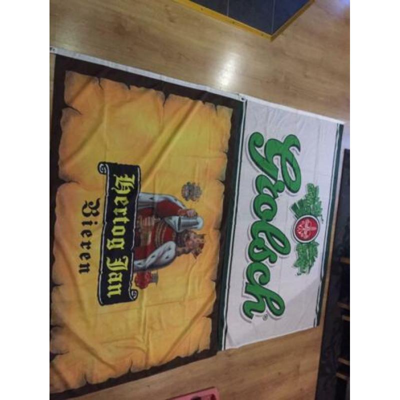 Hertog jan en Grolsch vlaggen