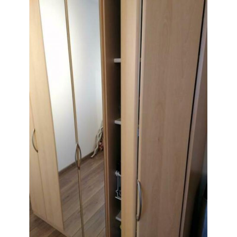 Complete slaapkamer te koop, kledingkast, lage kast en bed