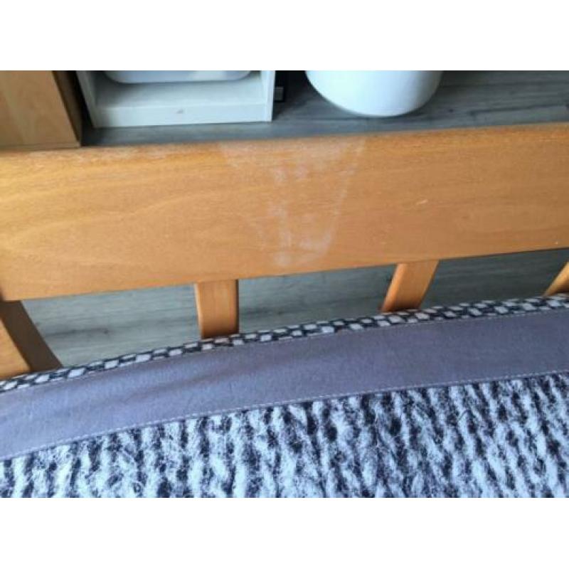 Bed 200 x 200 + verstelbare lattenbodems + nachtkastjes