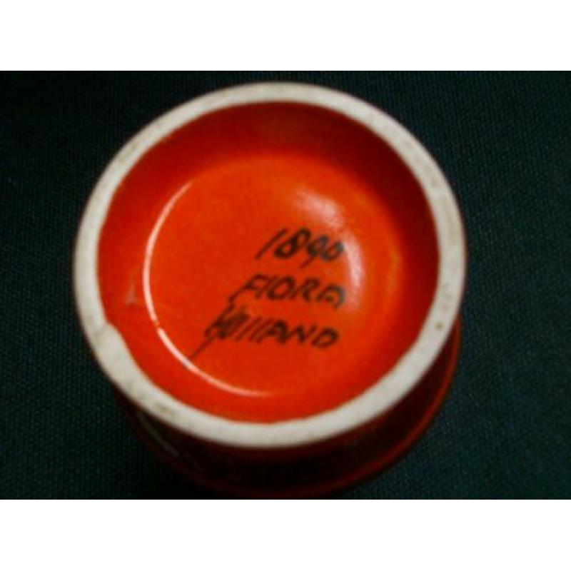 Vaas oranje en asbakflora holland 1890 hoog 16 cm chip van o