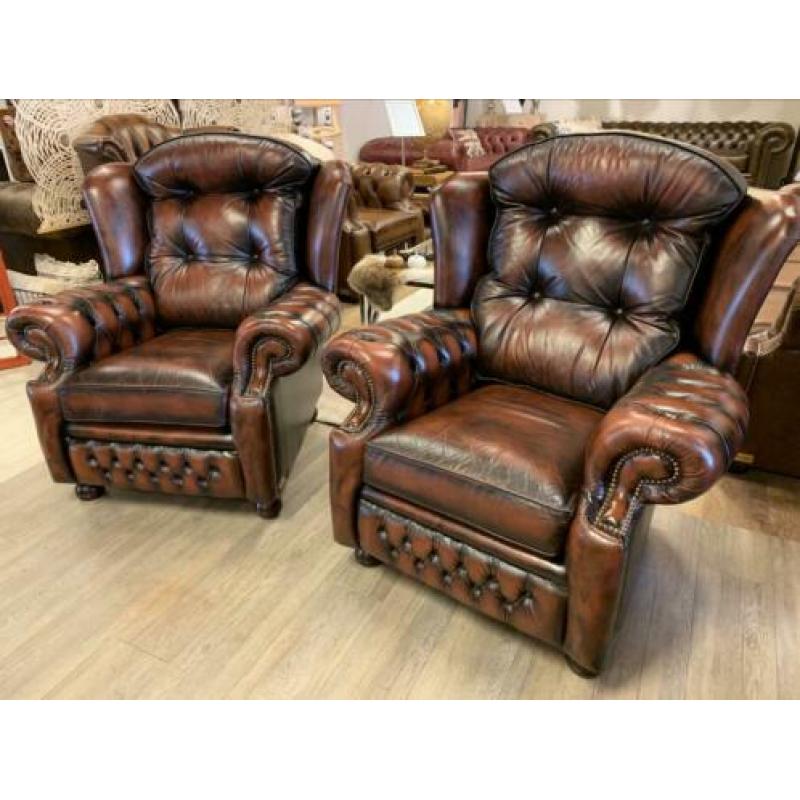 2 x Engelse Springvale chesterfield fauteuils Suzanne Rust