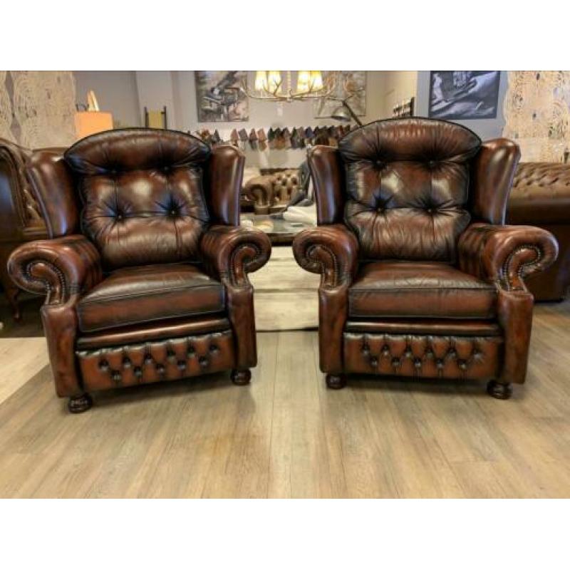 2 x Engelse Springvale chesterfield fauteuils Suzanne Rust