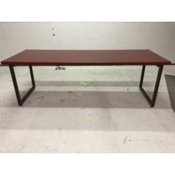Tafel met geoxideerd onderstel. Heel mooi. 220x80