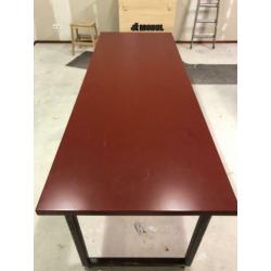 Tafel met geoxideerd onderstel. Heel mooi. 220x80