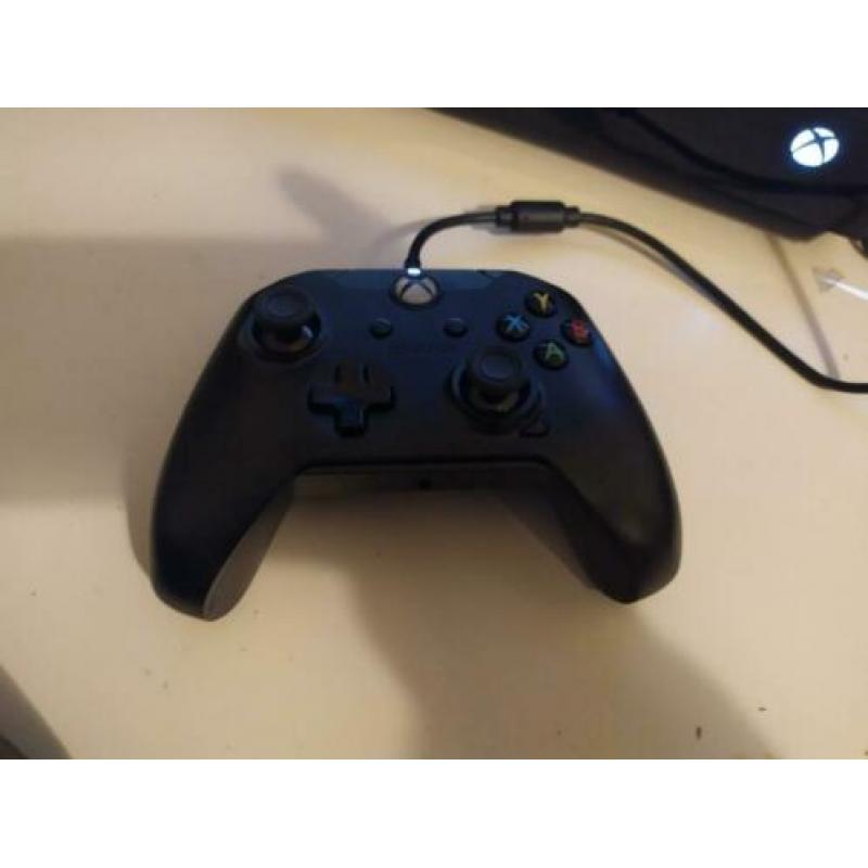 Xbox One 500Gb met Thrustmaster TMX stuur en F1 2019