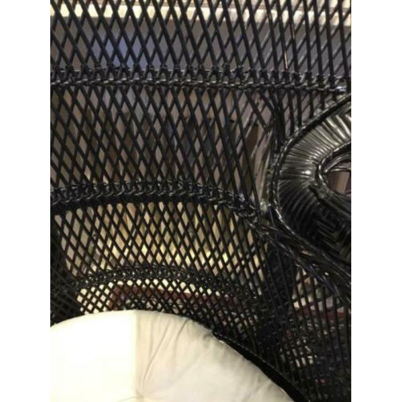 Vintage zwarte rotan Pauwstoel bieden vanaf 125€