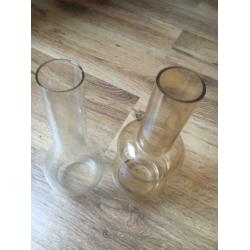 Lamp, houten voet met 2 verschillende lampglazen