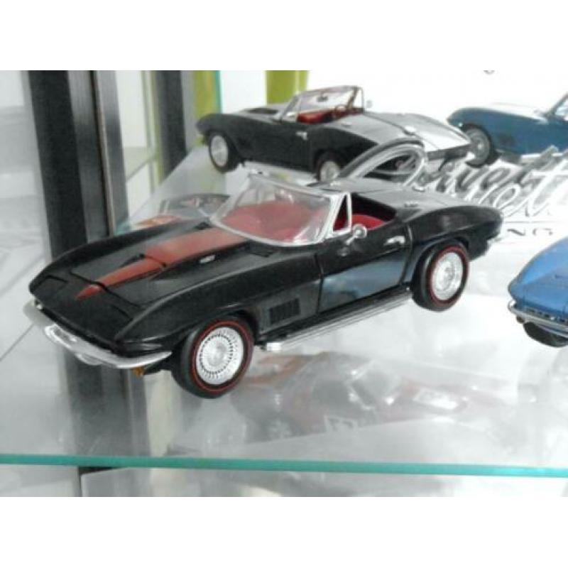 Corvette ERTL 1:18 , model 67