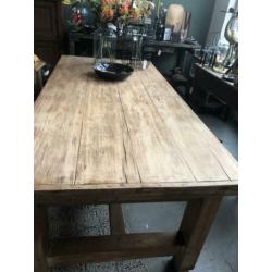 Bourgondische oude houten tafel met 2 grote laden