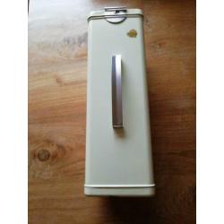 Vintage koek/cakeblik kleur: cremewit