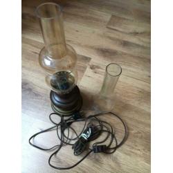 Lamp, houten voet met 2 verschillende lampglazen