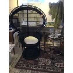 Vintage zwarte rotan Pauwstoel bieden vanaf 125€