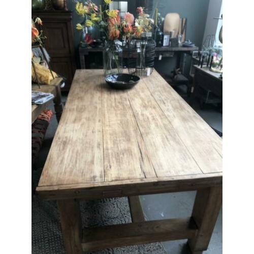 Bourgondische oude houten tafel met 2 grote laden