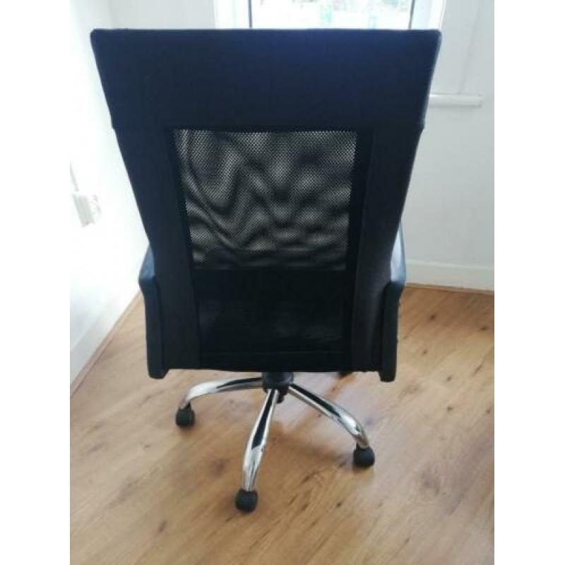 Mooie bureaustoel te koop- makkelijk in gebruik.