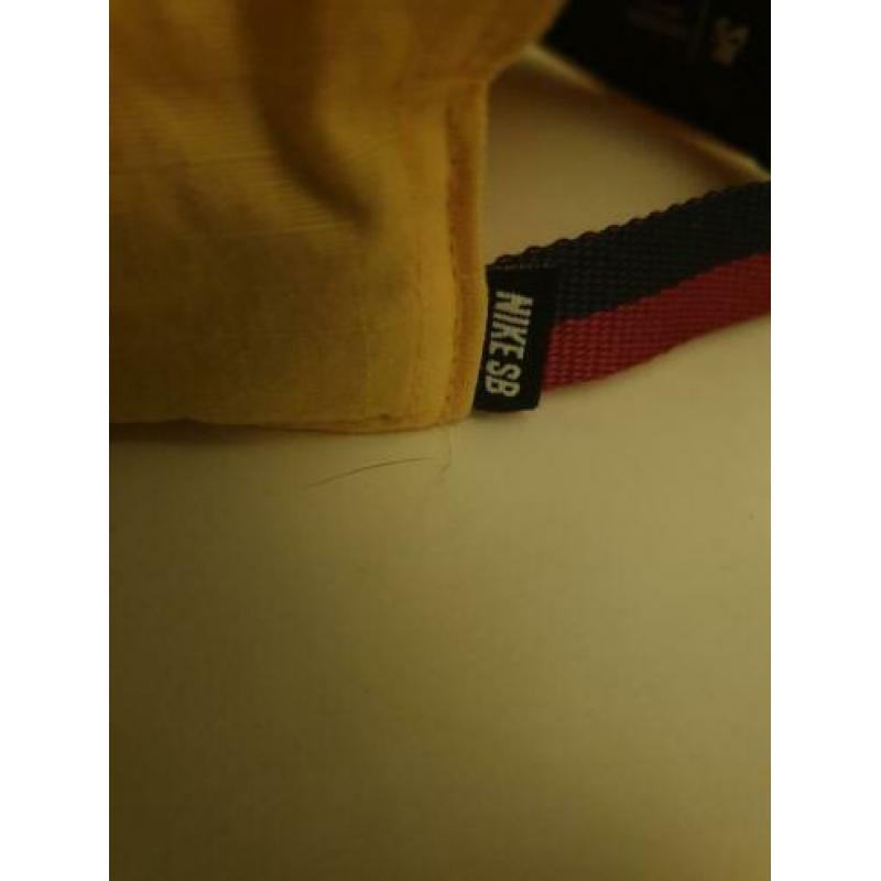 Nike SB Skateboard pet geel