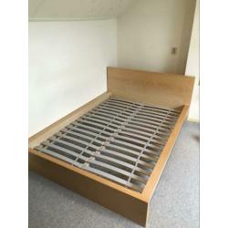 Ikea Malm bed (140x200cm) met 2 Sultan Lödingen lattenbodems