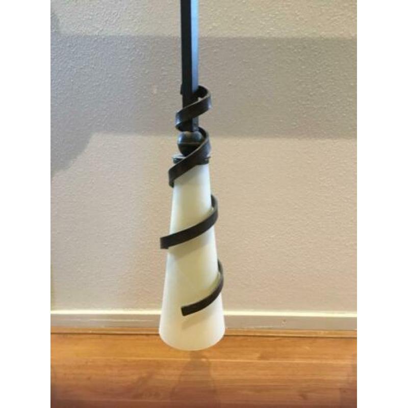 diverse lampen boven eettafel en op dressoir, bijna gratis!!