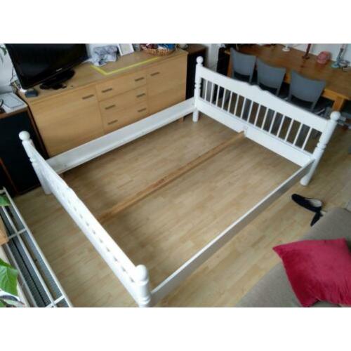 Bed ombouw 160 x 200 wit grenen spijltjes 2 persoons