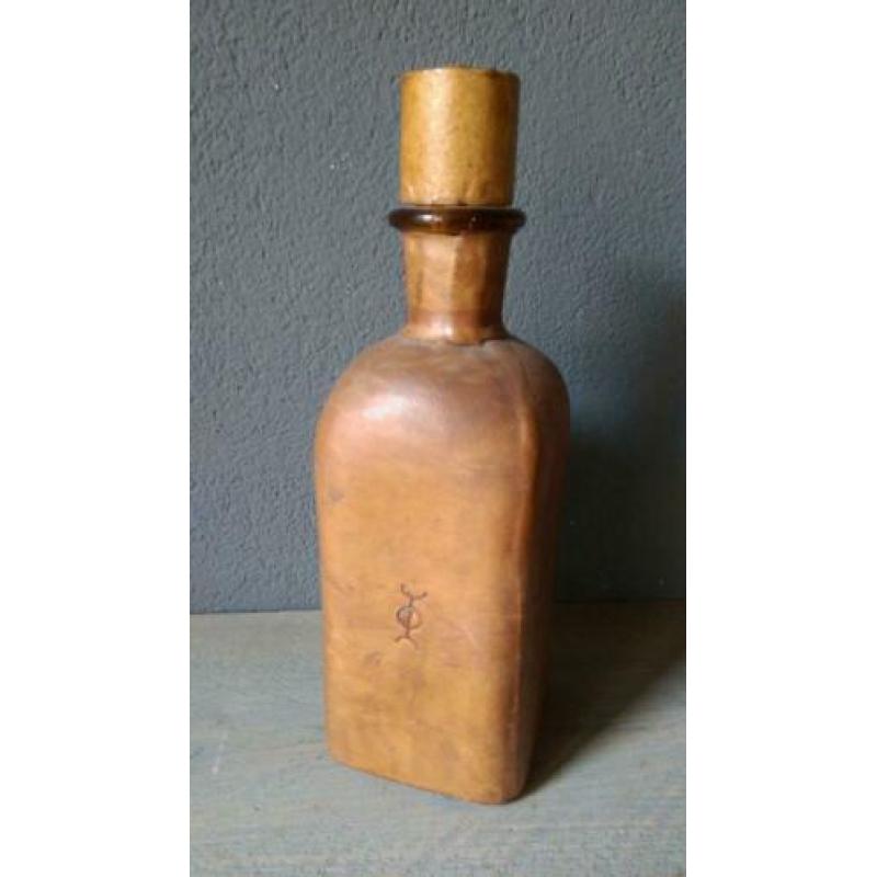 Antieke Likeurfles glas/leer