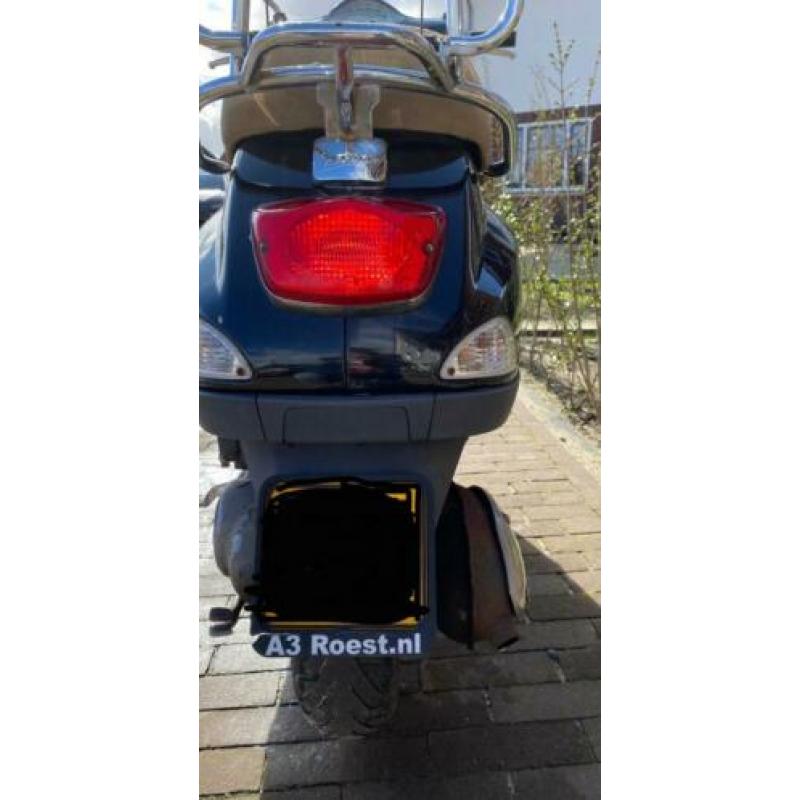 Vespa lx 50, met beschadigingen. Geel kenteken!