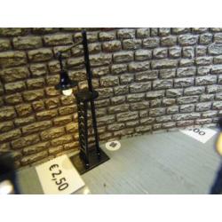 T114 - Lantaarns met een trap (N)