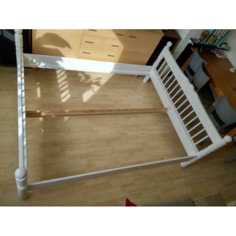 Bed ombouw 160 x 200 wit grenen spijltjes 2 persoons