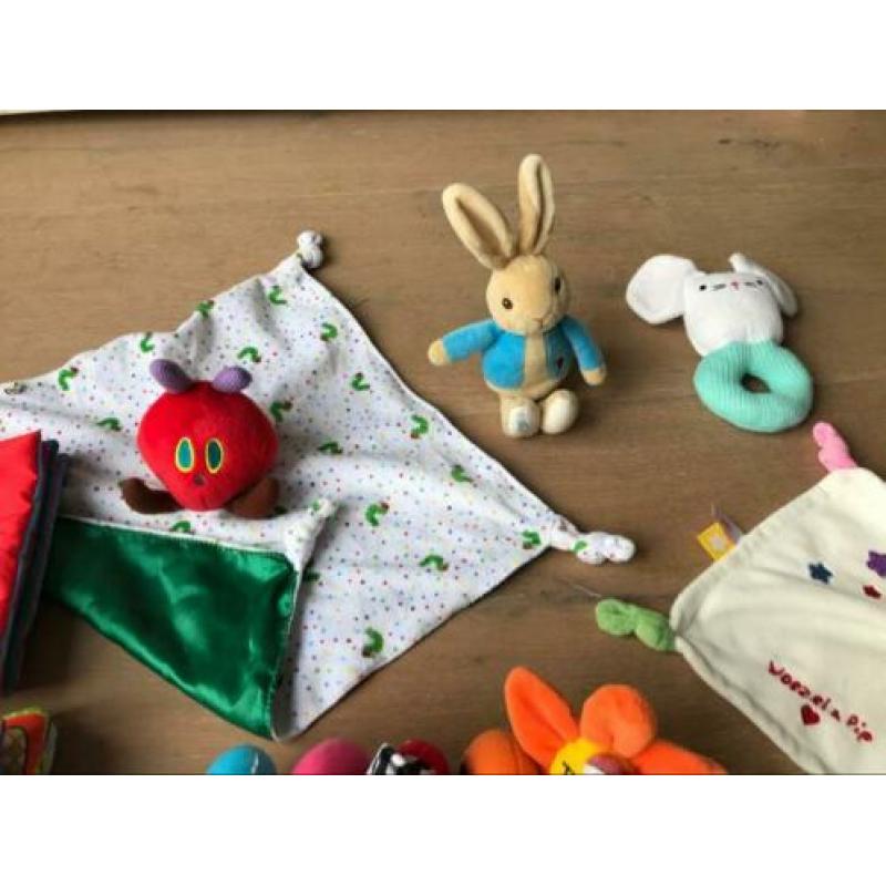 Zacht box speelgoed pakket voor baby - rupsje nooitgenoeg