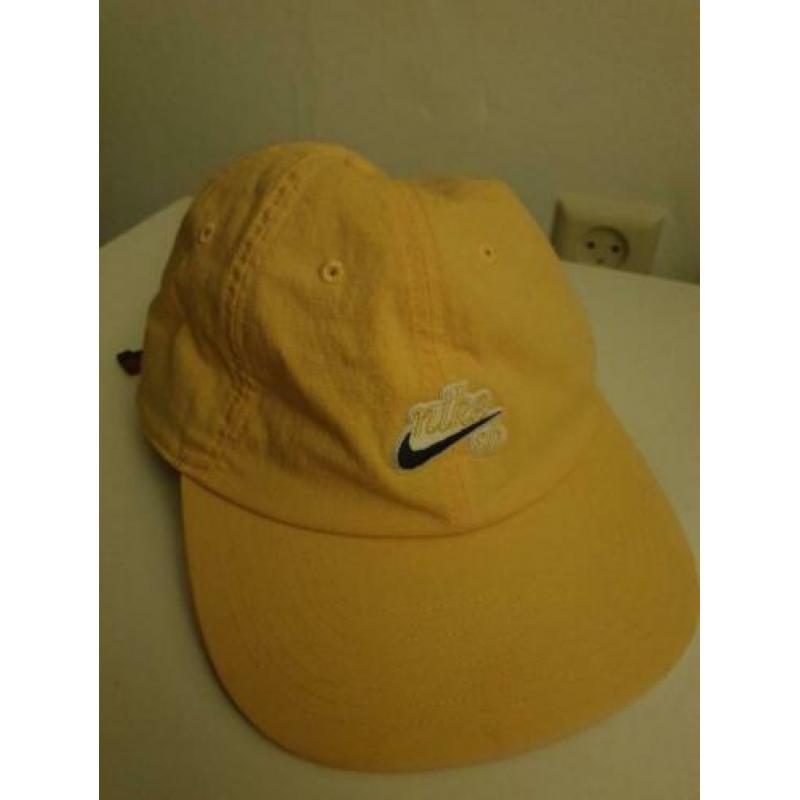 Nike SB Skateboard pet geel