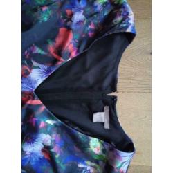 Leuke bloemetjes jurk met kleine split