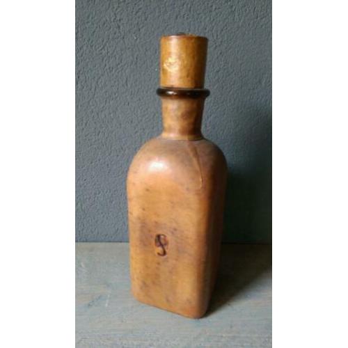 Antieke Likeurfles glas/leer