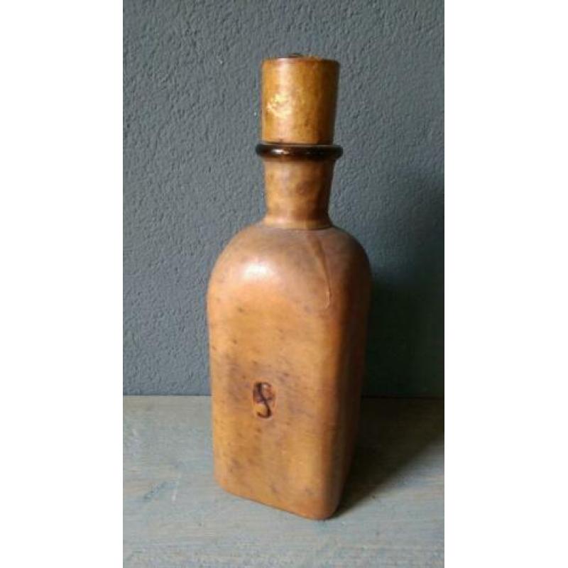 Antieke Likeurfles glas/leer