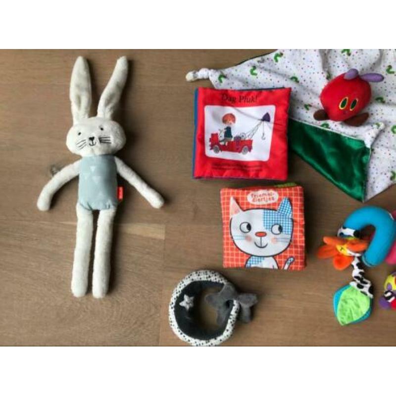 Zacht box speelgoed pakket voor baby - rupsje nooitgenoeg