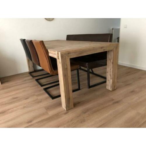 3 eetstoelen en Eetbank