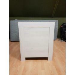 Commode met ledikant (zonder matras)