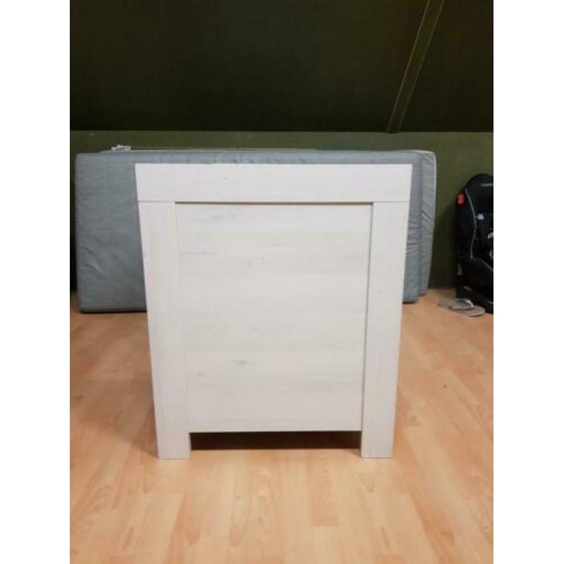 Commode met ledikant (zonder matras)