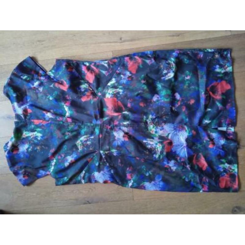 Leuke bloemetjes jurk met kleine split