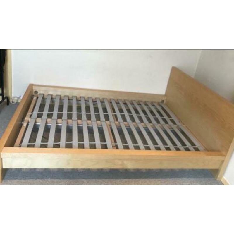 Ikea Malm bed (140x200cm) met 2 Sultan Lödingen lattenbodems