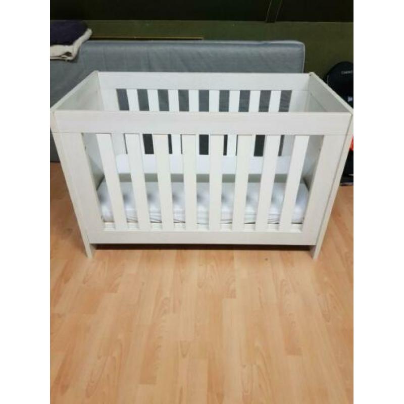 Commode met ledikant (zonder matras)